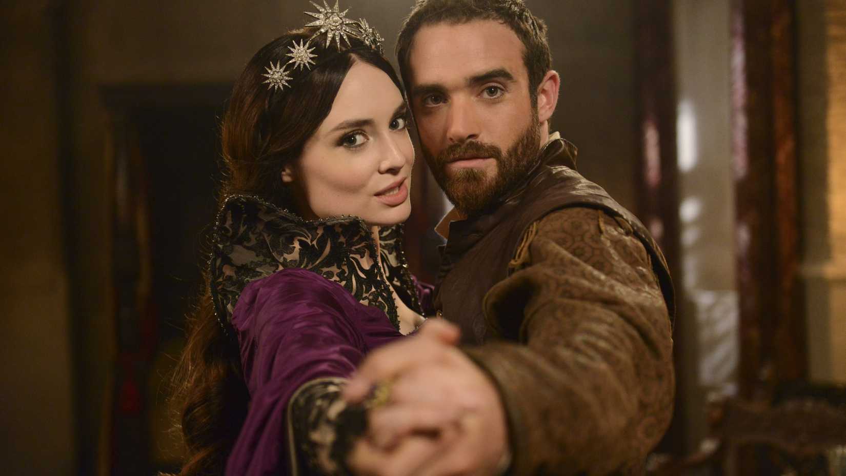 Galavant e Madalena em cena musical