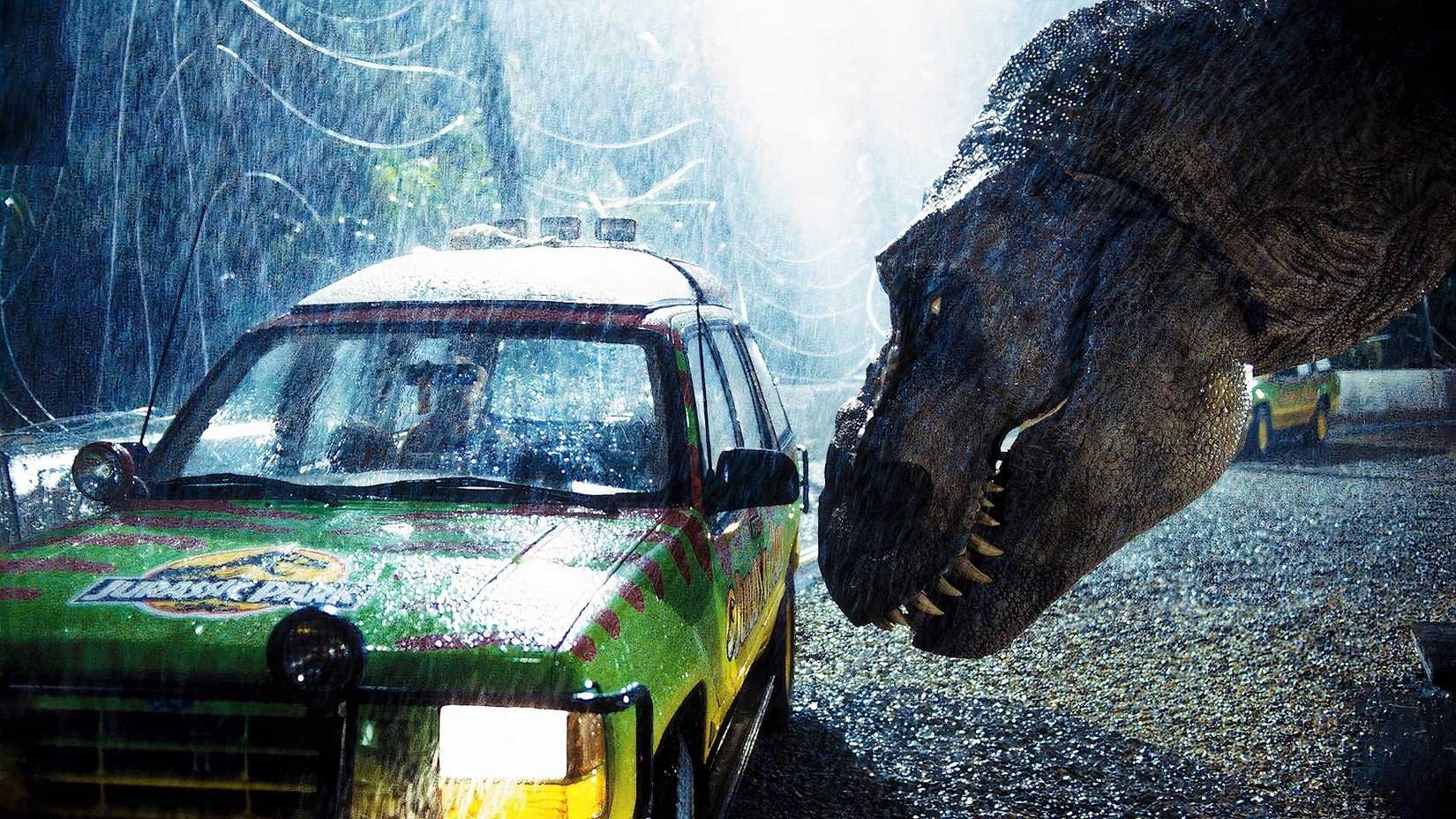 O T-Rex empurra o jipe em Jurassic Park