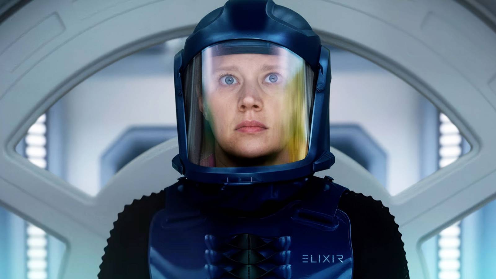 Hulu's New Hit Sci-Fi Movie That Is Dividing Audiences & Critics Is A Weekend Must-Watch