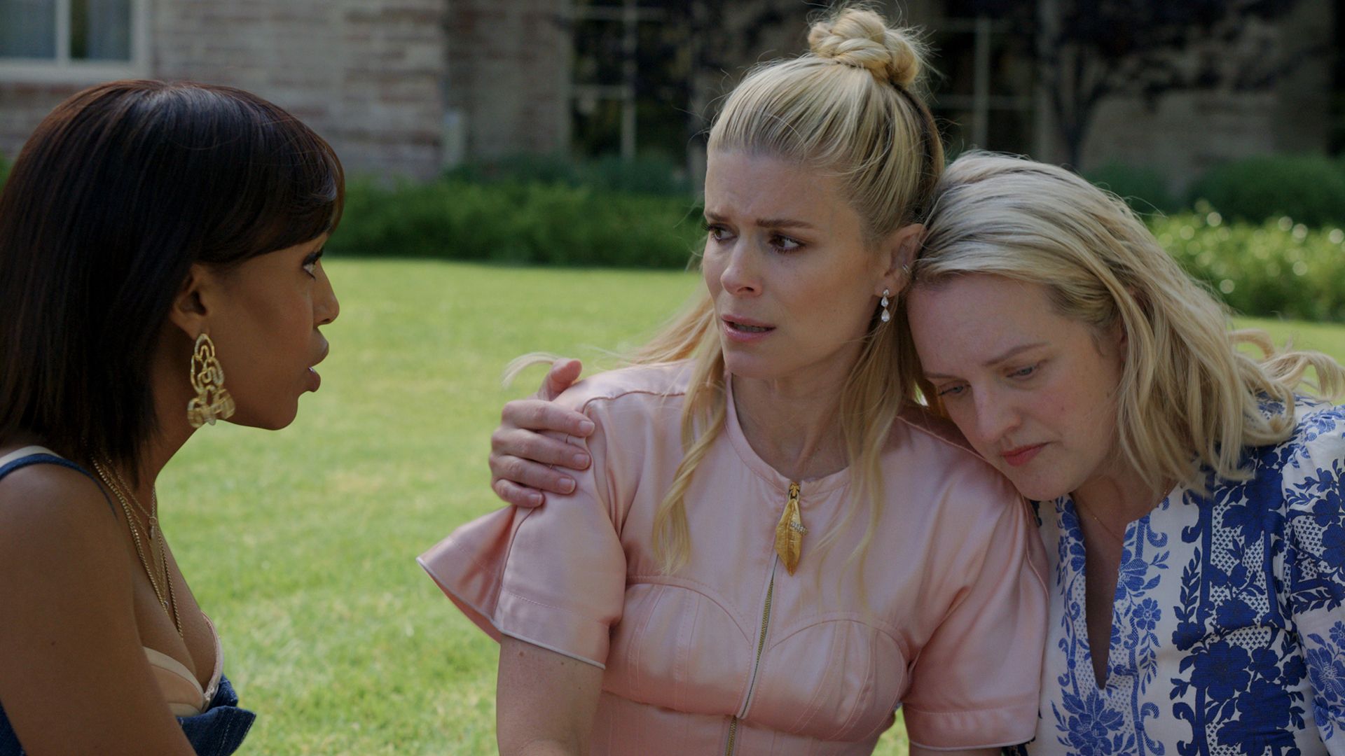 Kerry Washington & Elisabeth Moss hugging Kate Mara in Imperfect Women episode 4