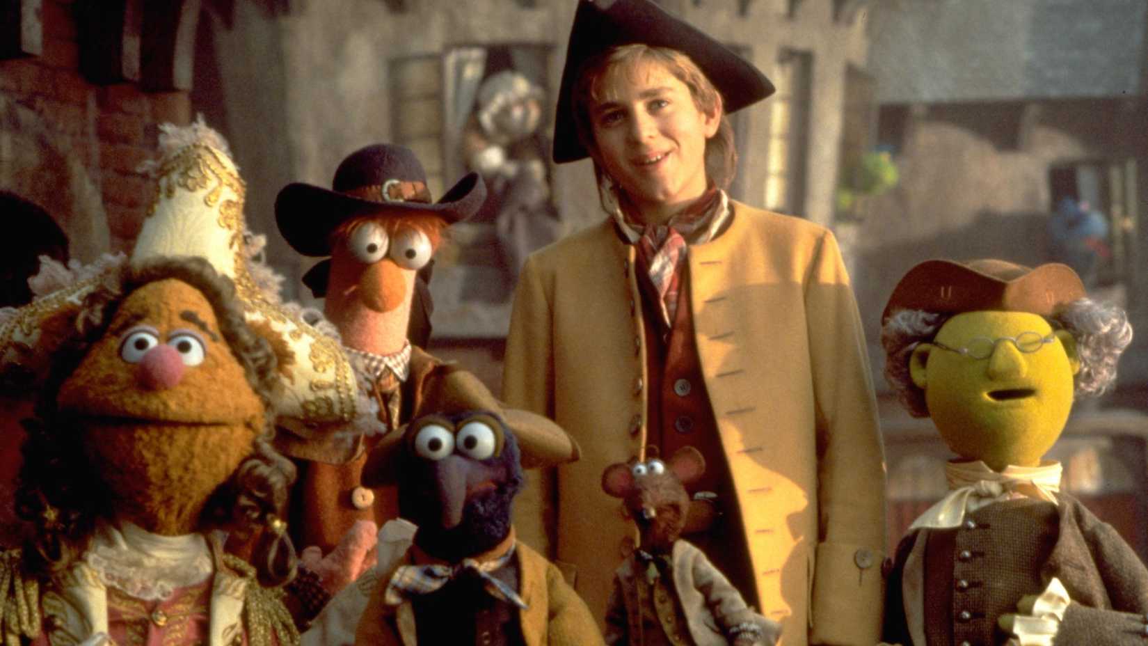 Kevin Bishop as Jim Hawkins with the Muppets in Muppet Treasure Island