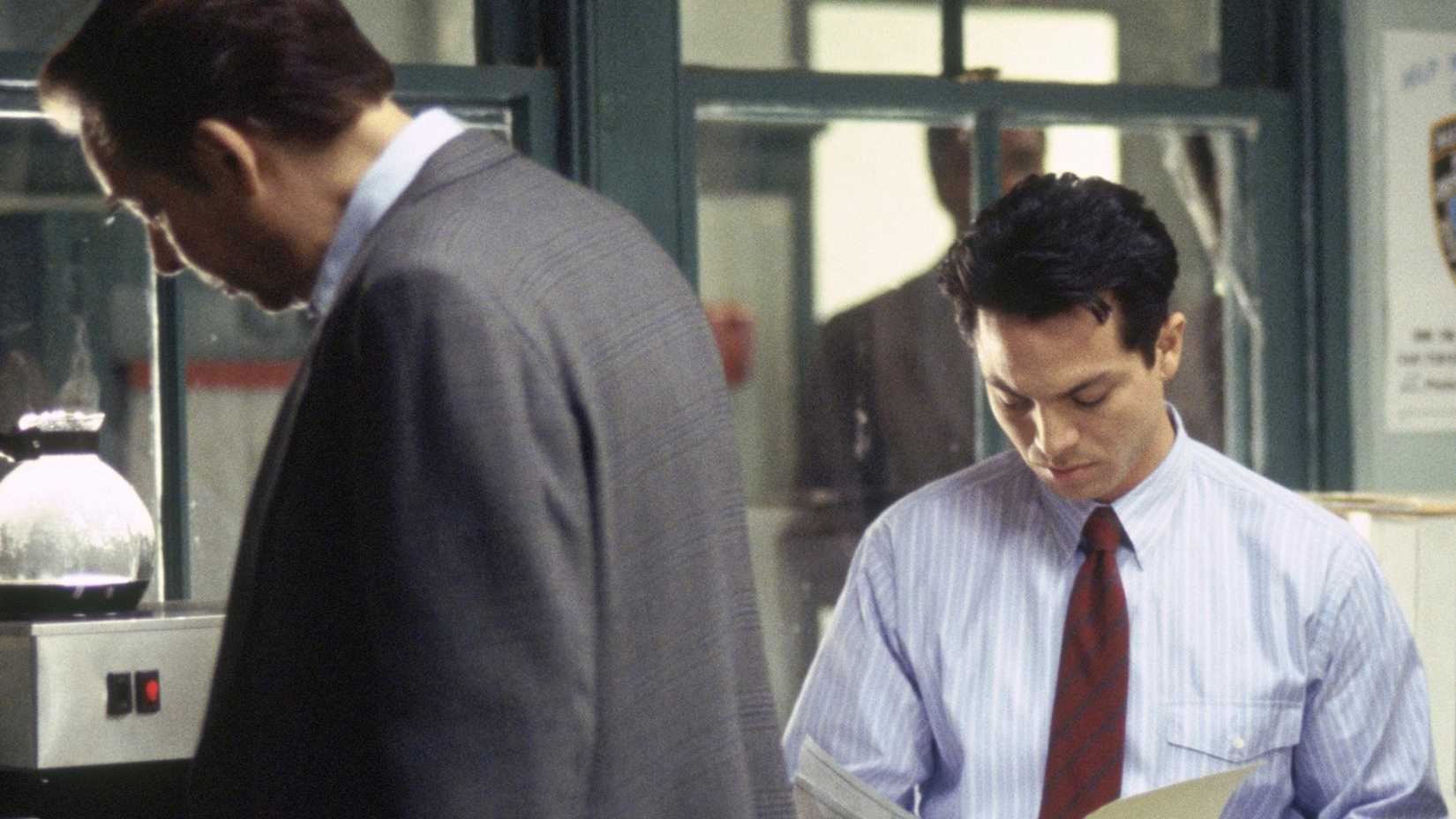 Jerry Orbach e Benjamin Bratt em Law & Order