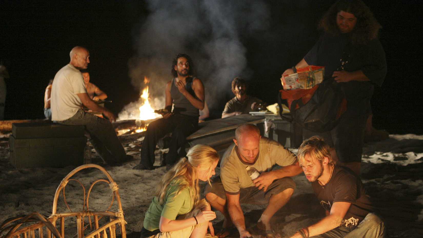 Hurley distribuindo comida para os sobreviventes em Lost