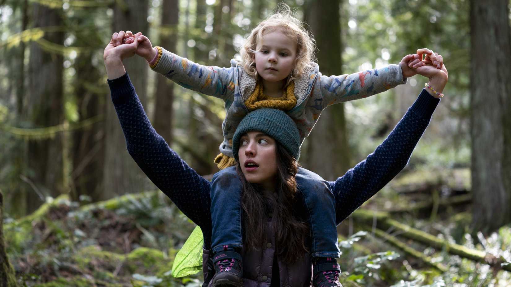 Margaret Qualley e Rylea Nevaeh Whittet em Maid