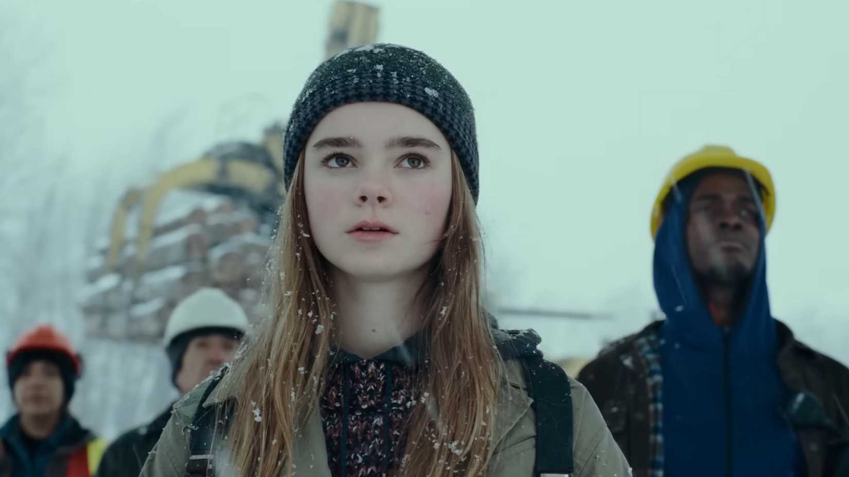 10 Ways Rewatching All 7 Jurassic Park Movies Changes How You Look At The Films 5 Maisie (Isabella Sermon) looking into the distance in Jurassic World Dominion