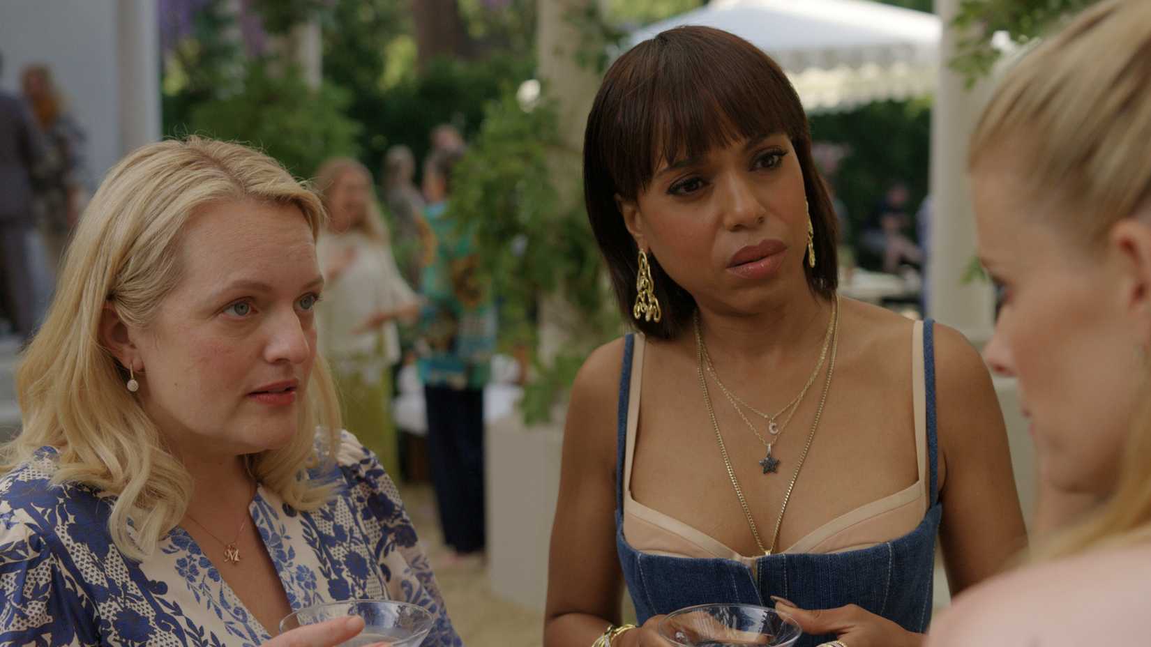Mary (Elisabeth Moss) e Eleanor (Kerry Washington) observando Nancy (Kate Mara) em Imperfect Women