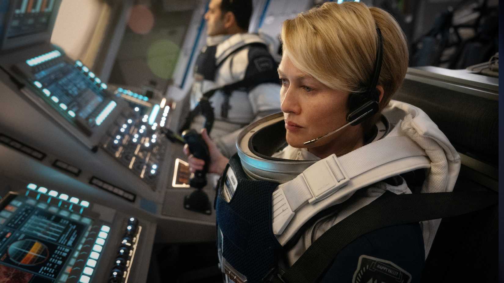 Mireille Enos como Celia Boyd em For All Mankind