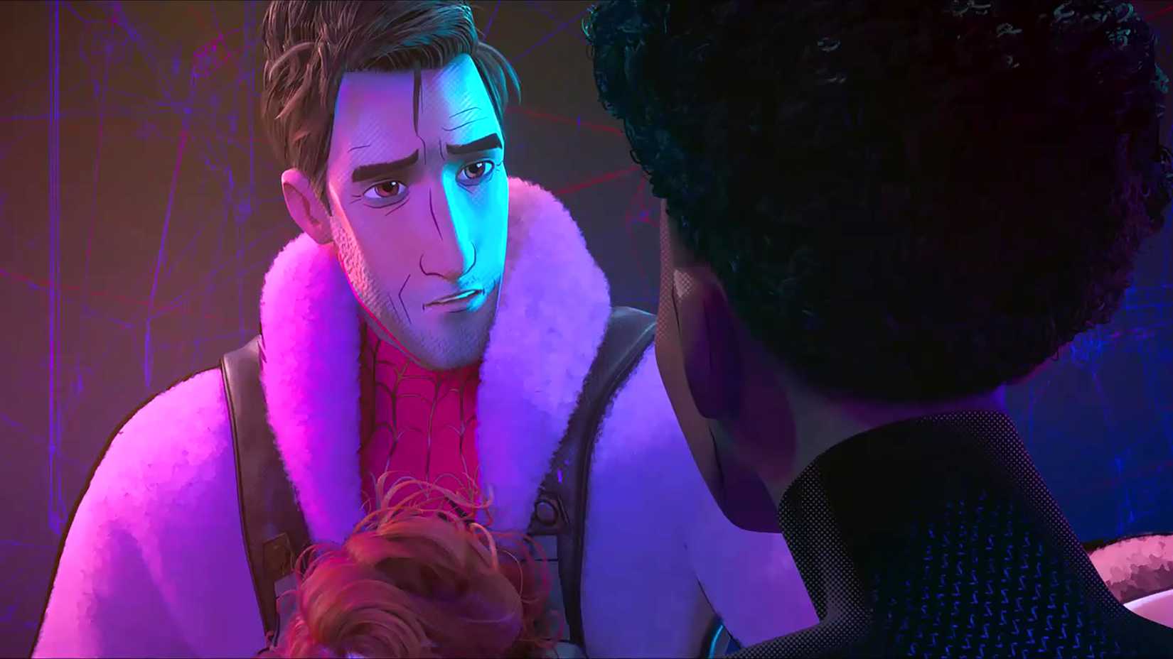 Peter B. Parker com a mão no ombro de Miles, parecendo preocupado enquanto Mayday está em seu peito em Spider-Man: Across the Spider-Verse