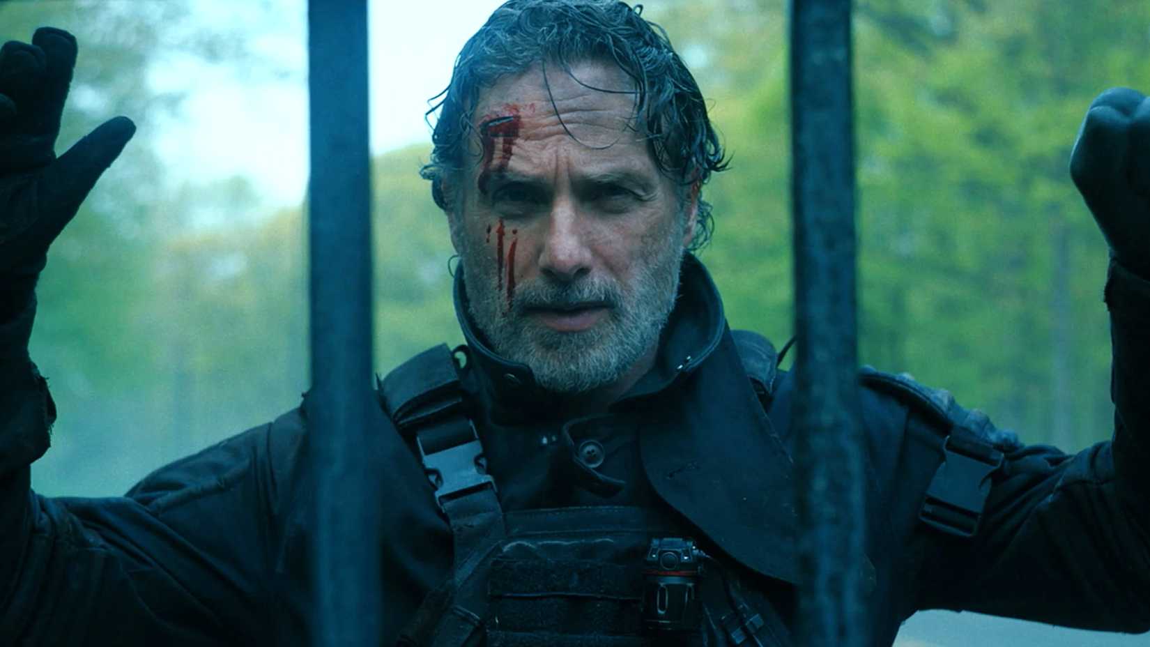 Rick Grimes com equipamento tático em The Walking Dead: The Ones Who Live