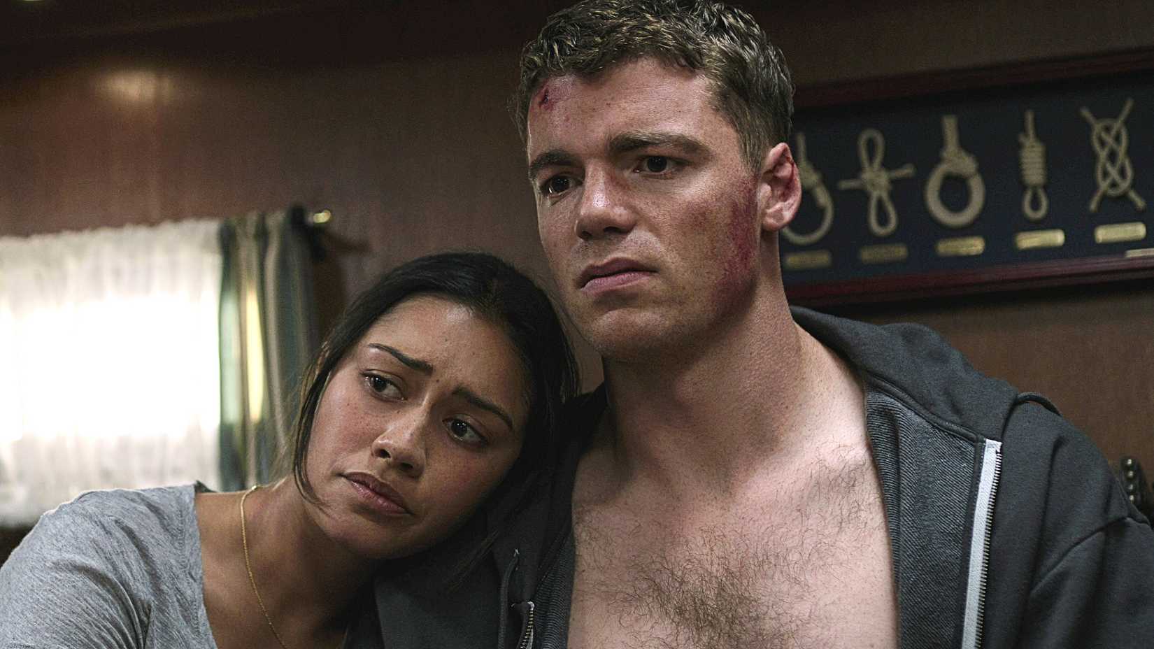 Rose e Peter em The Night Agent