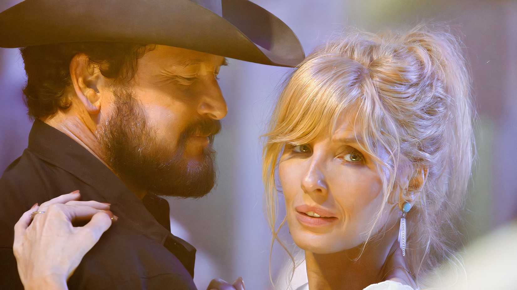 Rip e Beth dançando em Dutton Ranch