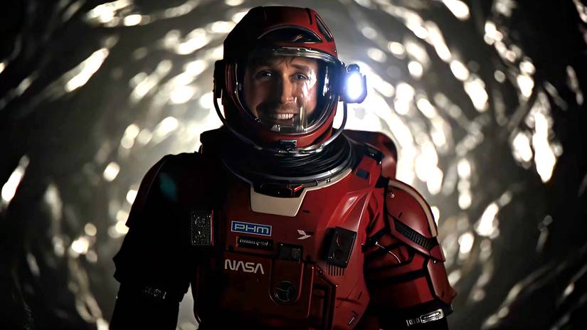 ryan gosling s ryland smiling at rocky while in his space suit in the tunnel in project hail mary