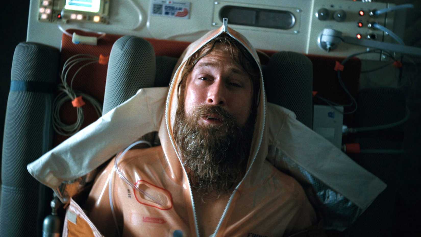 Ryland Grace acordando de coma em Project Hail Mary