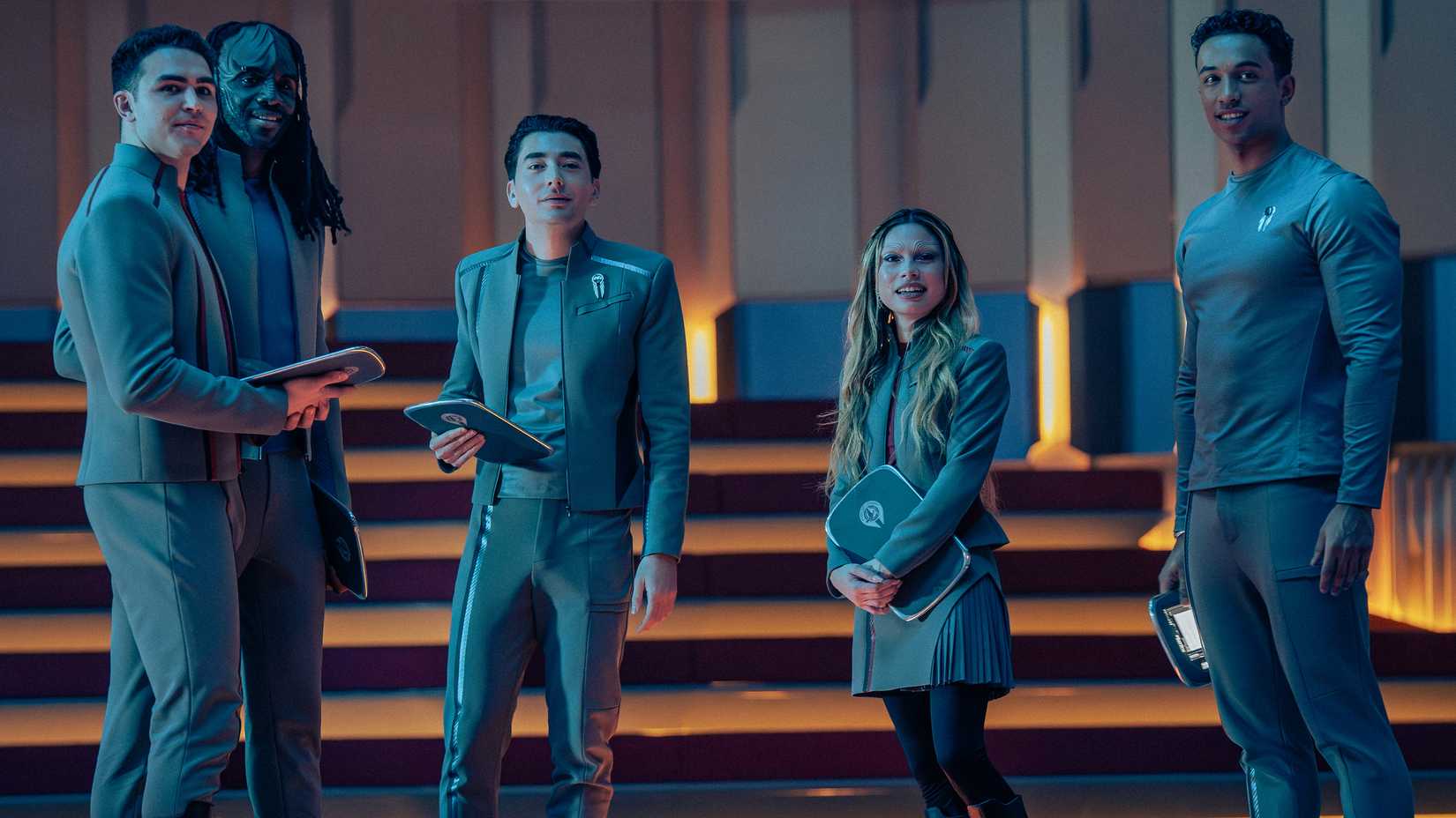 Cadetes da Academia Starfleet em azul.