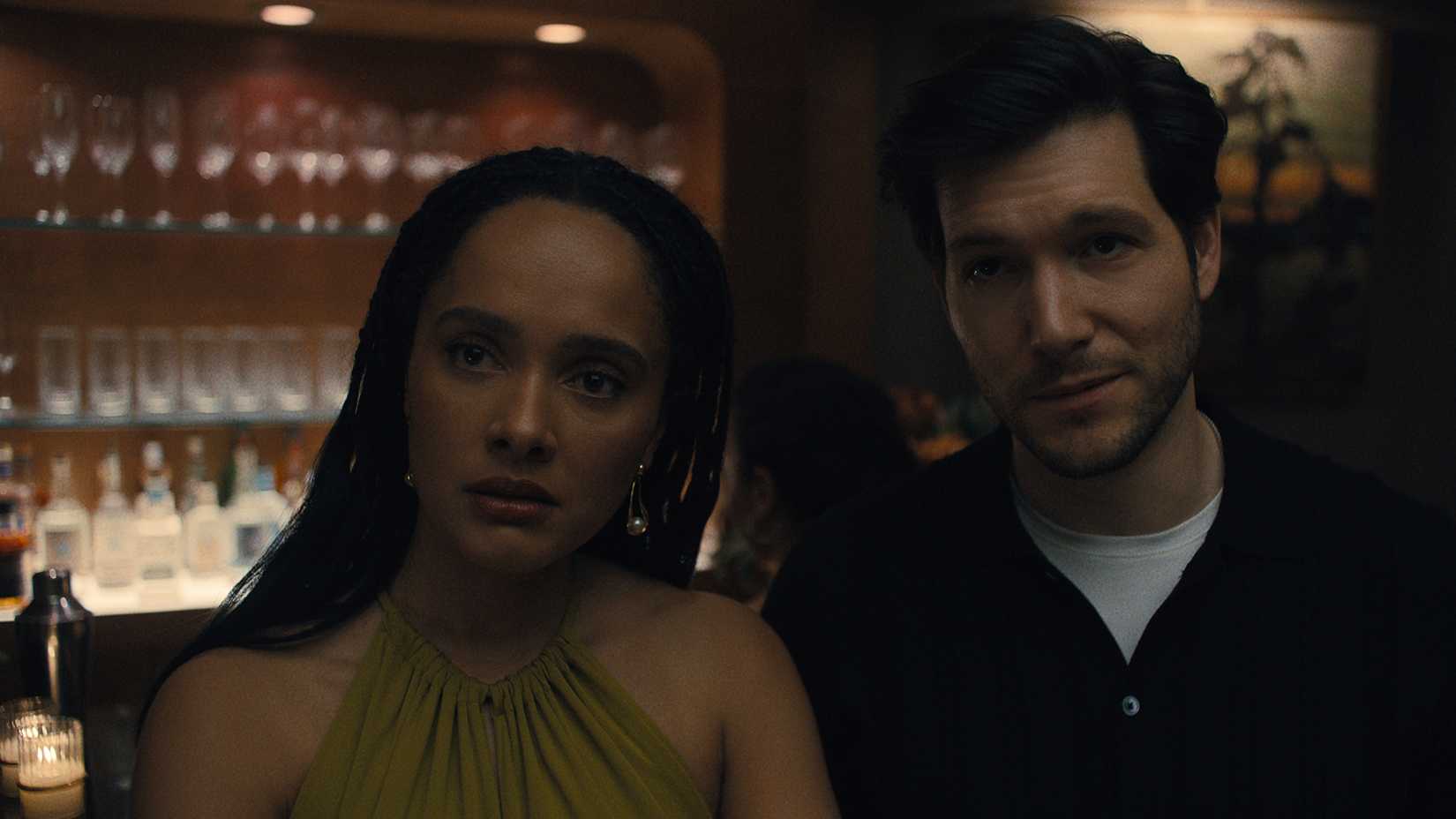 Jules e Nell em Something Very Bad Is Going to Happen