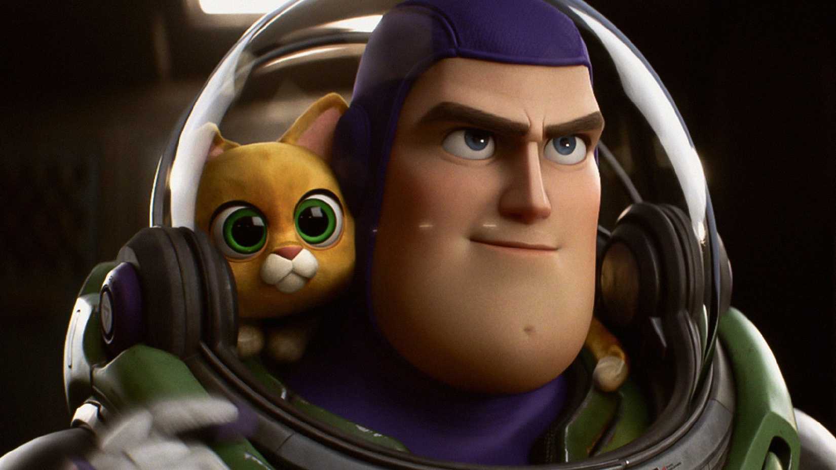 Sox e Buzz Lightyear em Lightyear