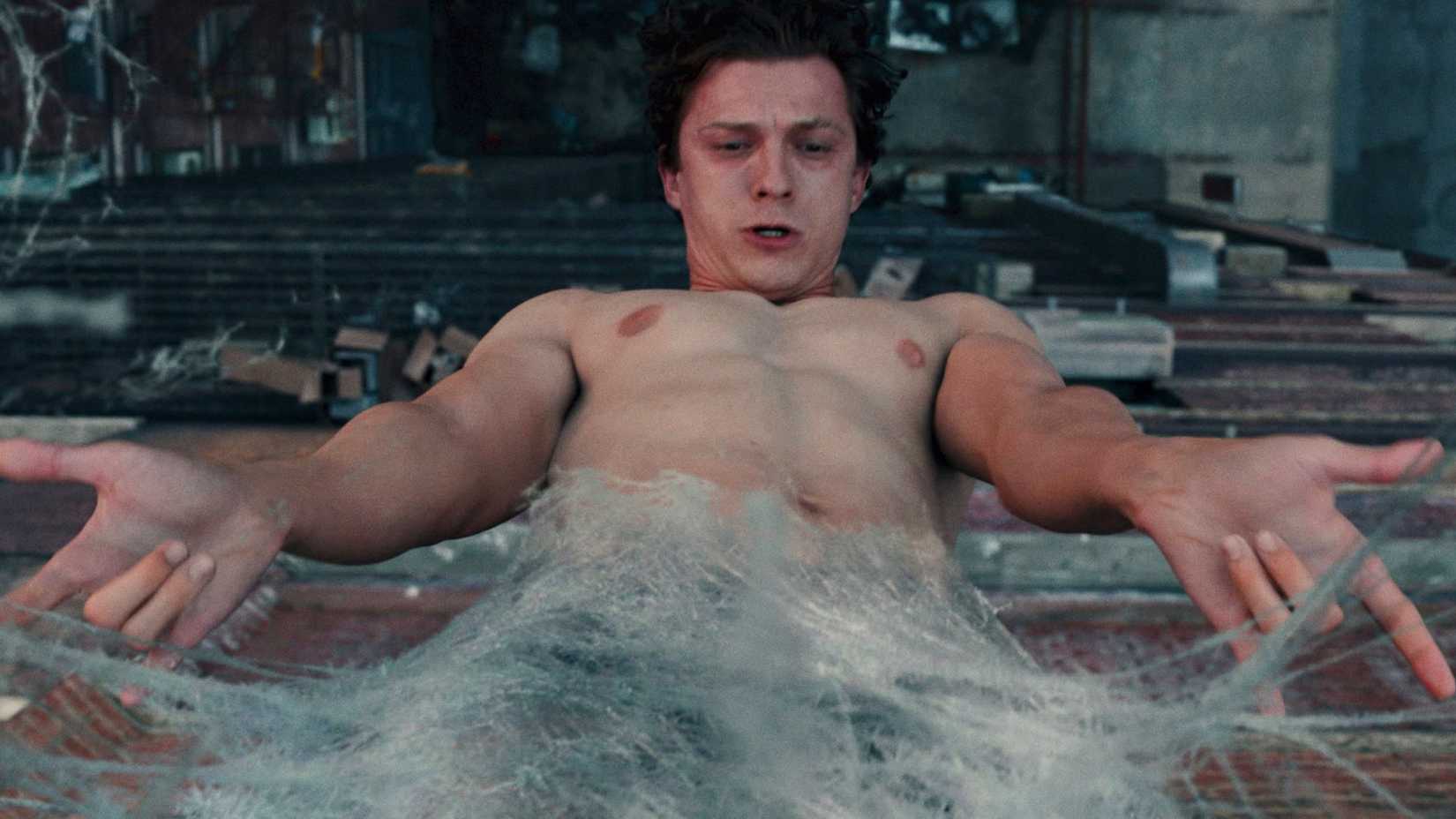 Homem-Aranha em casulo de teia no trailer de Homem-Aranha: Novo Dia