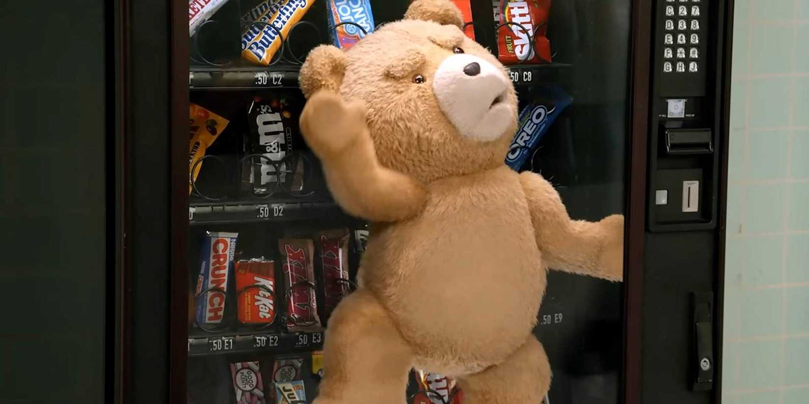 Ted preso em uma máquina de vendas na 2ª temporada de Ted