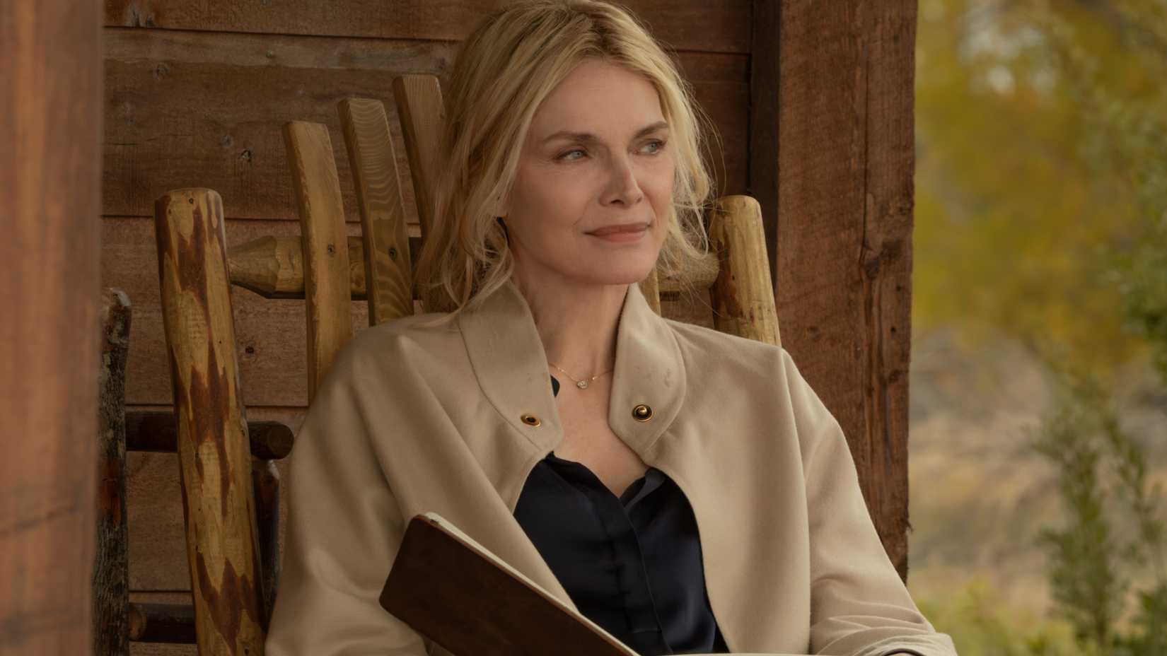 Michelle Pfeiffer como Stacy Clyburn em The Madison