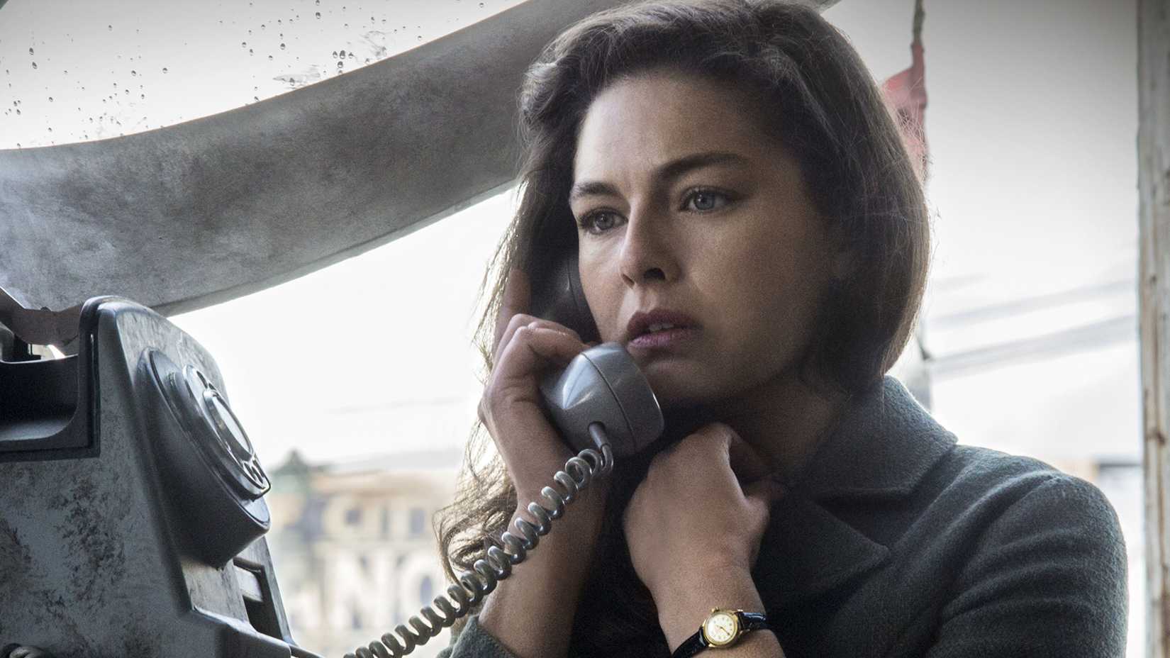 Alexa Davalos como Juliana Crain em The Man in the High Castle