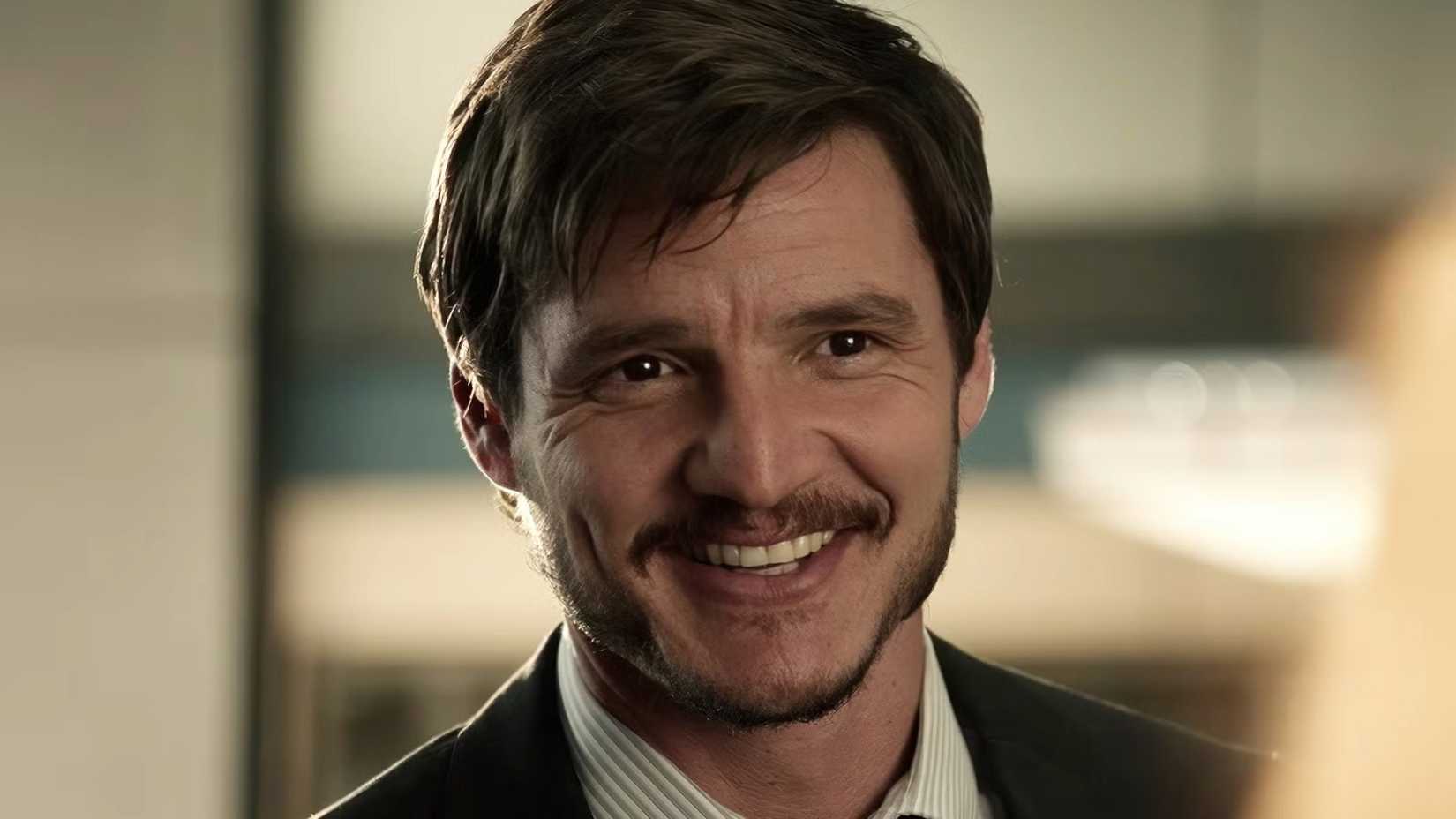 Pedro Pascal rindo em The Mentalist