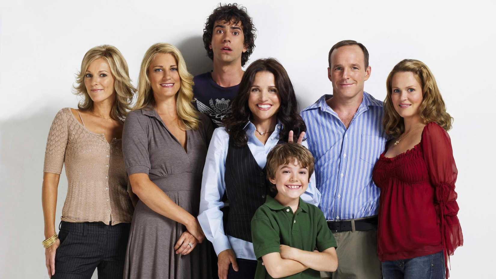 the new adventures of old christine cast promotional photo