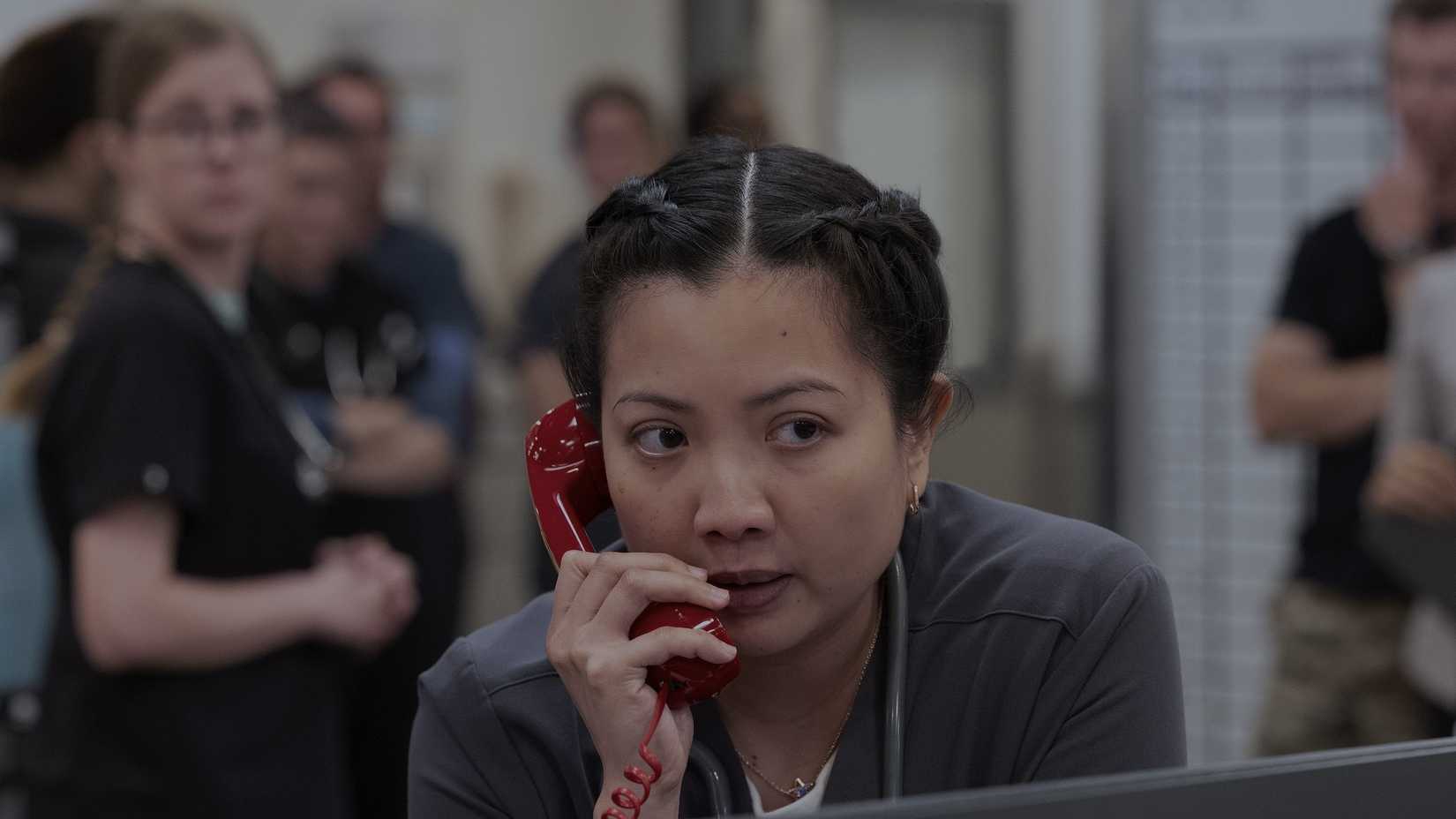 Hospital The Pitt em modo analógico após ataque cibernético.