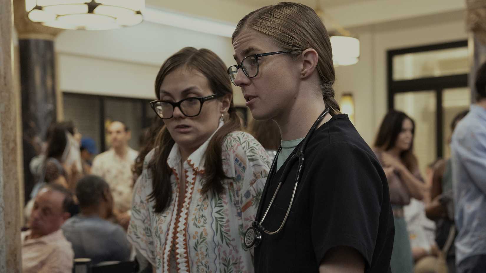 Becca (Tal Anderson) and Mel King (Taylor Dearden) in The Pitt season 2