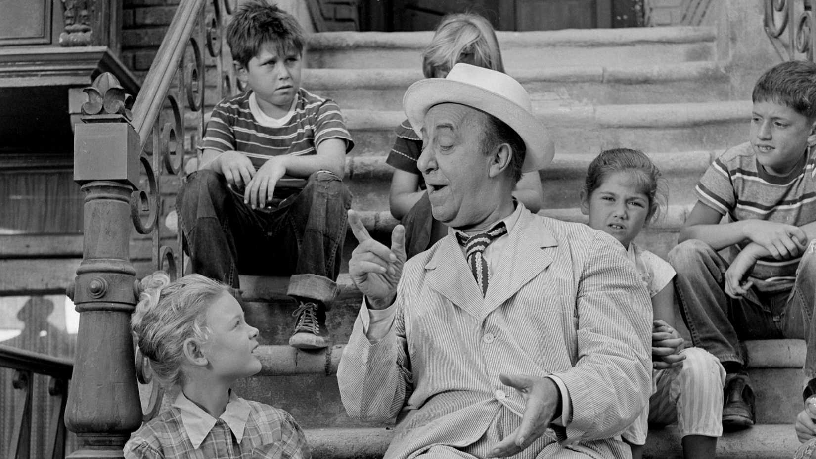Twilight Zone Episodes With Breathtaking Twists, Surprises, And Themes 9 Lew (Ed Wynn) talking to children in The Twilight Zone episode, One for the Angels.