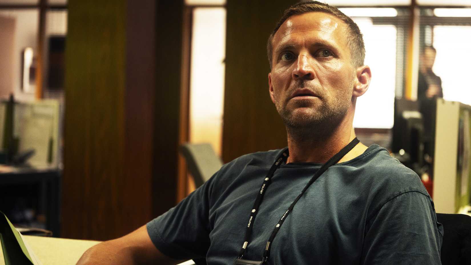 tobias santelmann s harry looking shocked while leaning back in his chair in jo nesb s detective hole