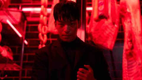 Wi Ha-jun as Detective Hwang Jun-ho in season 1 of Squid Game