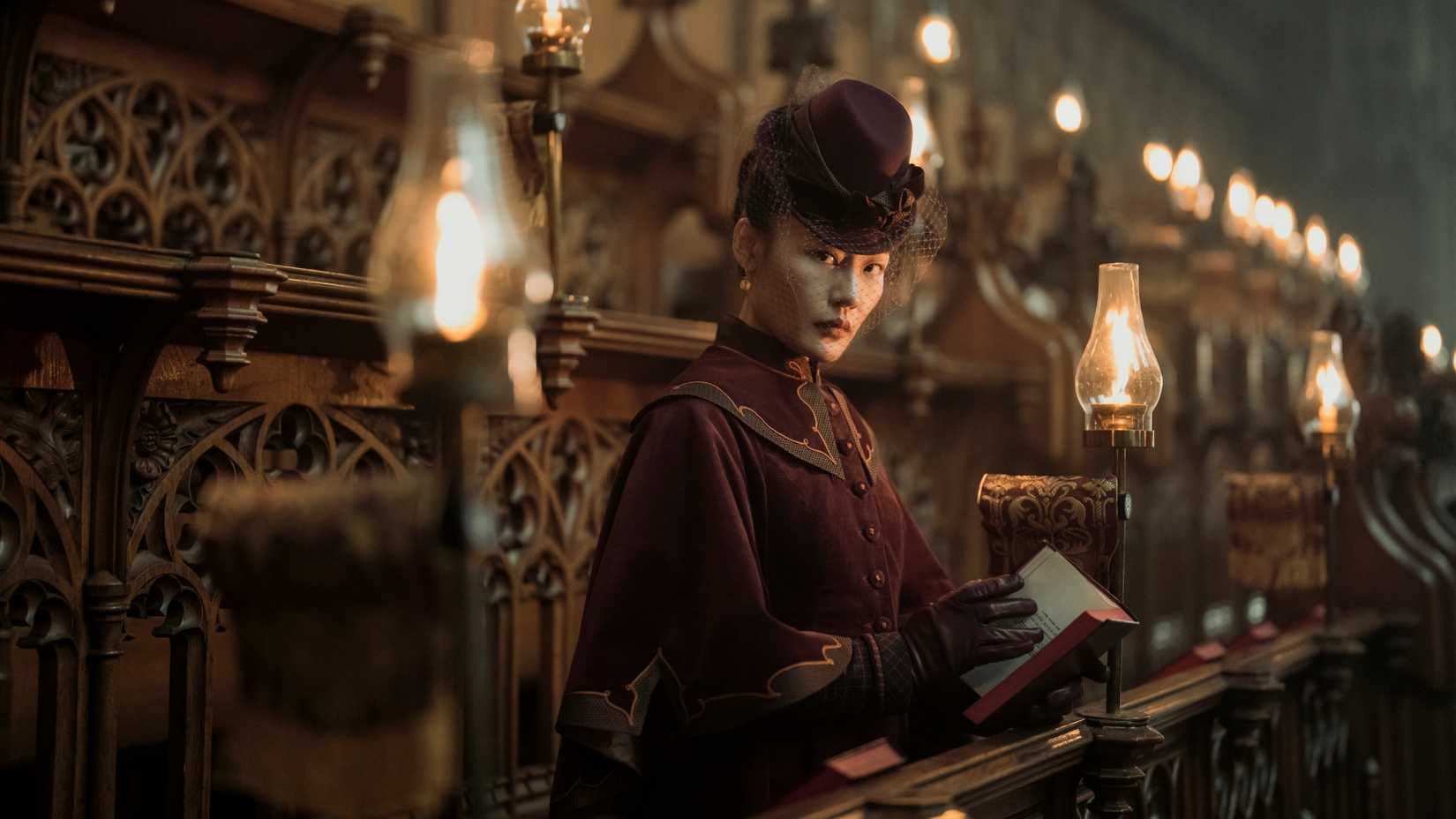 Zine Tseng como Princesa Gulun Shou'an em Young Sherlock