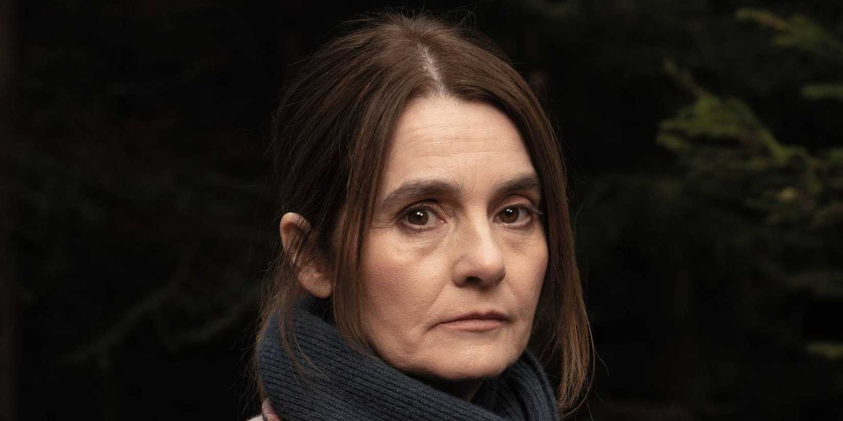 Shirley Henderson como Annie em Summerwater