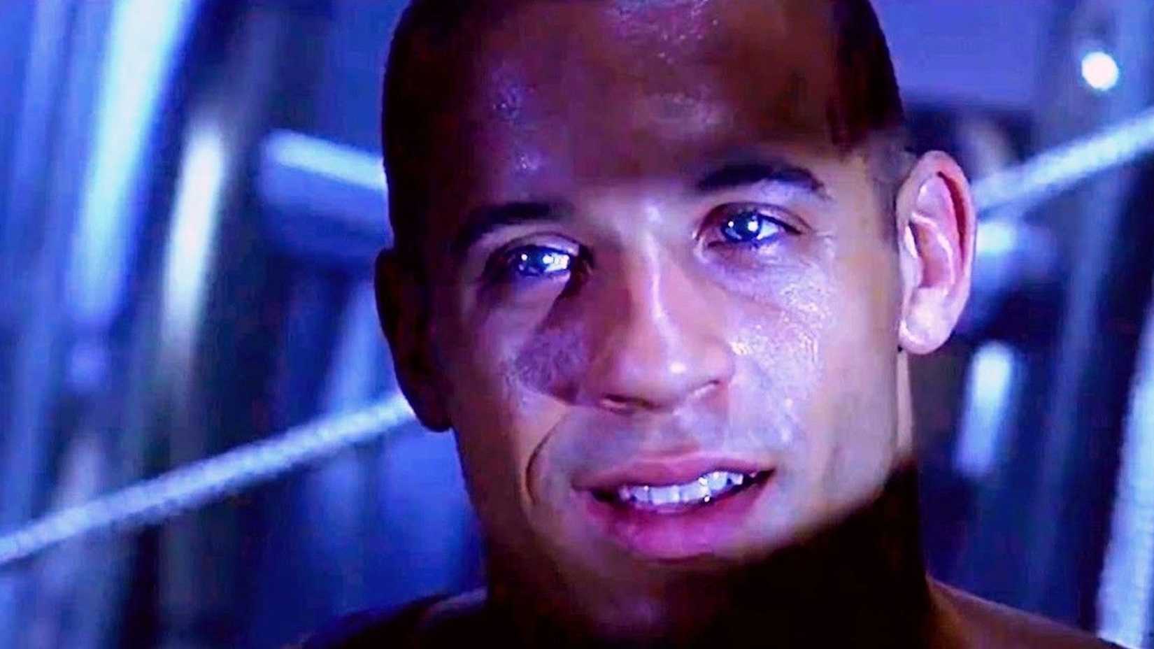 Um close de Vin Diesel como Riddick em Pitch Black
