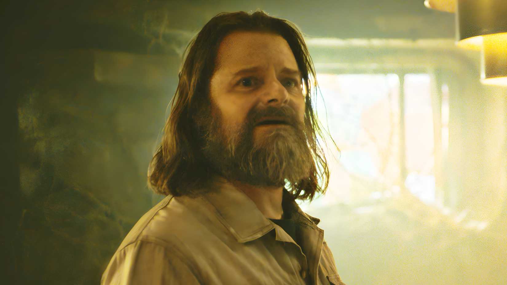 Steve Zahn’s Solo with a concerned expression in Silo season 2