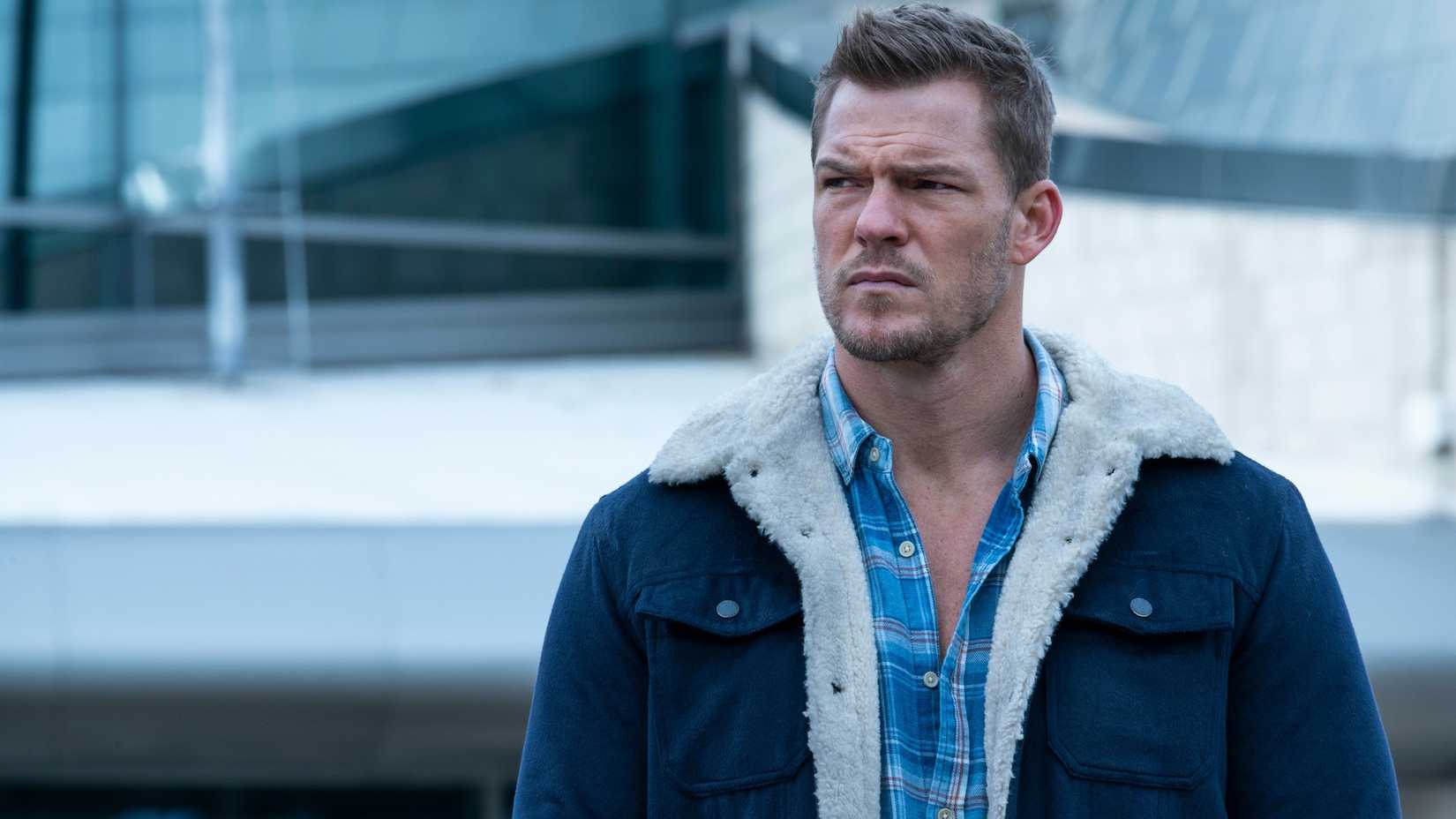 Alan Ritchson como Hank Hall em Titans