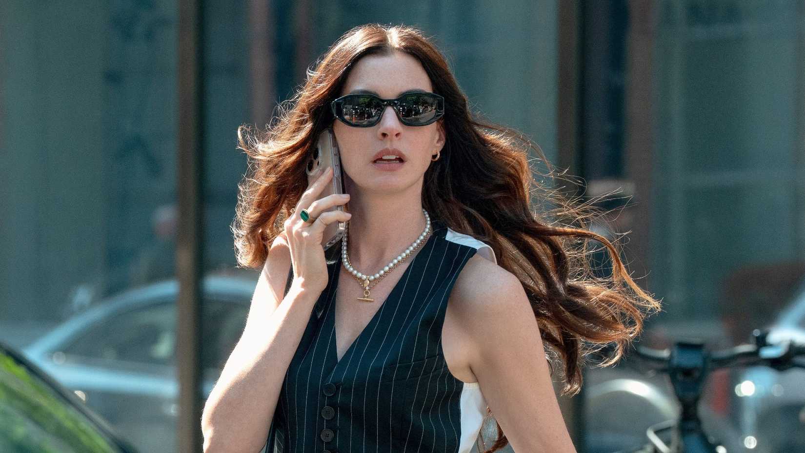 Anne Hathaway como Andrea Sachs ao telefone