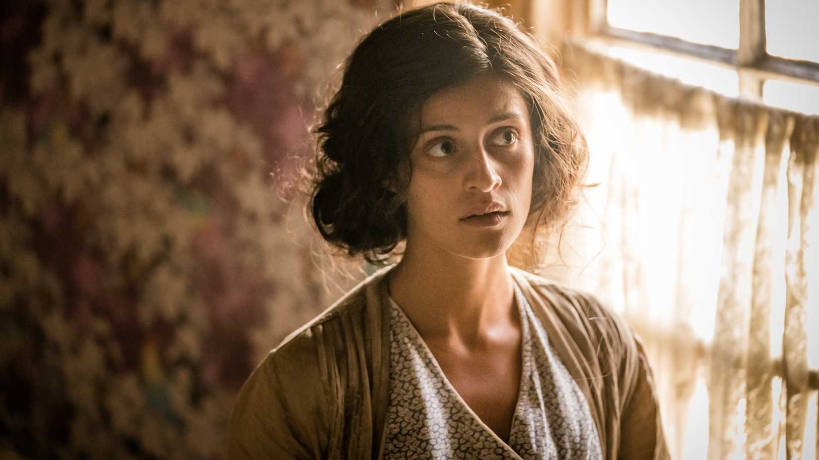 anya chalotra as lily marbury in the abc murders