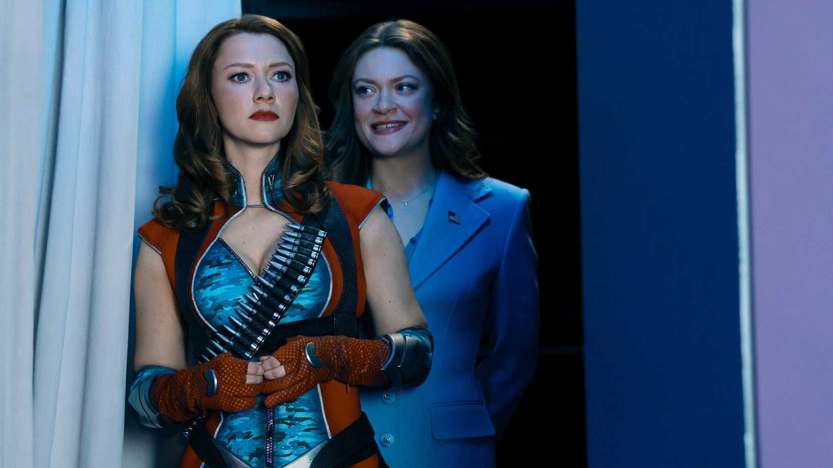 Ashley Barrett (Colby Minifie) sorrindo e olhando para Firecracker (Valorie Curry) em The Boys temporada 5