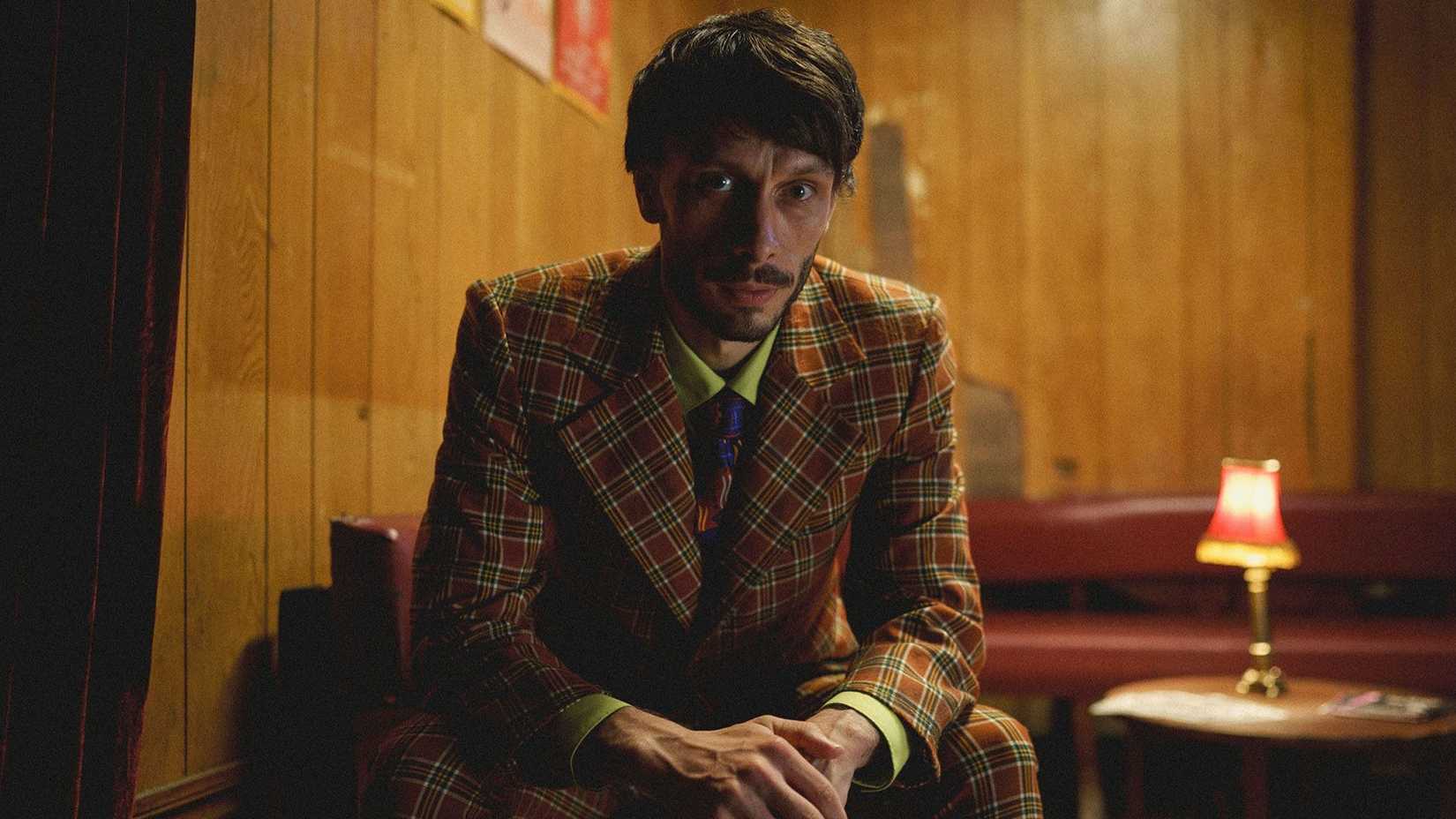 Richard Gadd sitting and looking serious in Baby Reindeer
