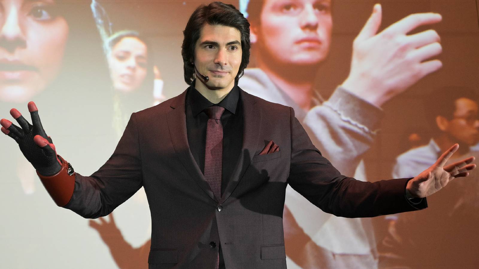 The CW’s 7-Part Sci-Fi Series Broke The Fourth Wall So Often, Fans Appeared On The Show The CW’s 7-Part Sci-Fi Series Broke The Fourth Wall So Often, Fans Appeared On The Show