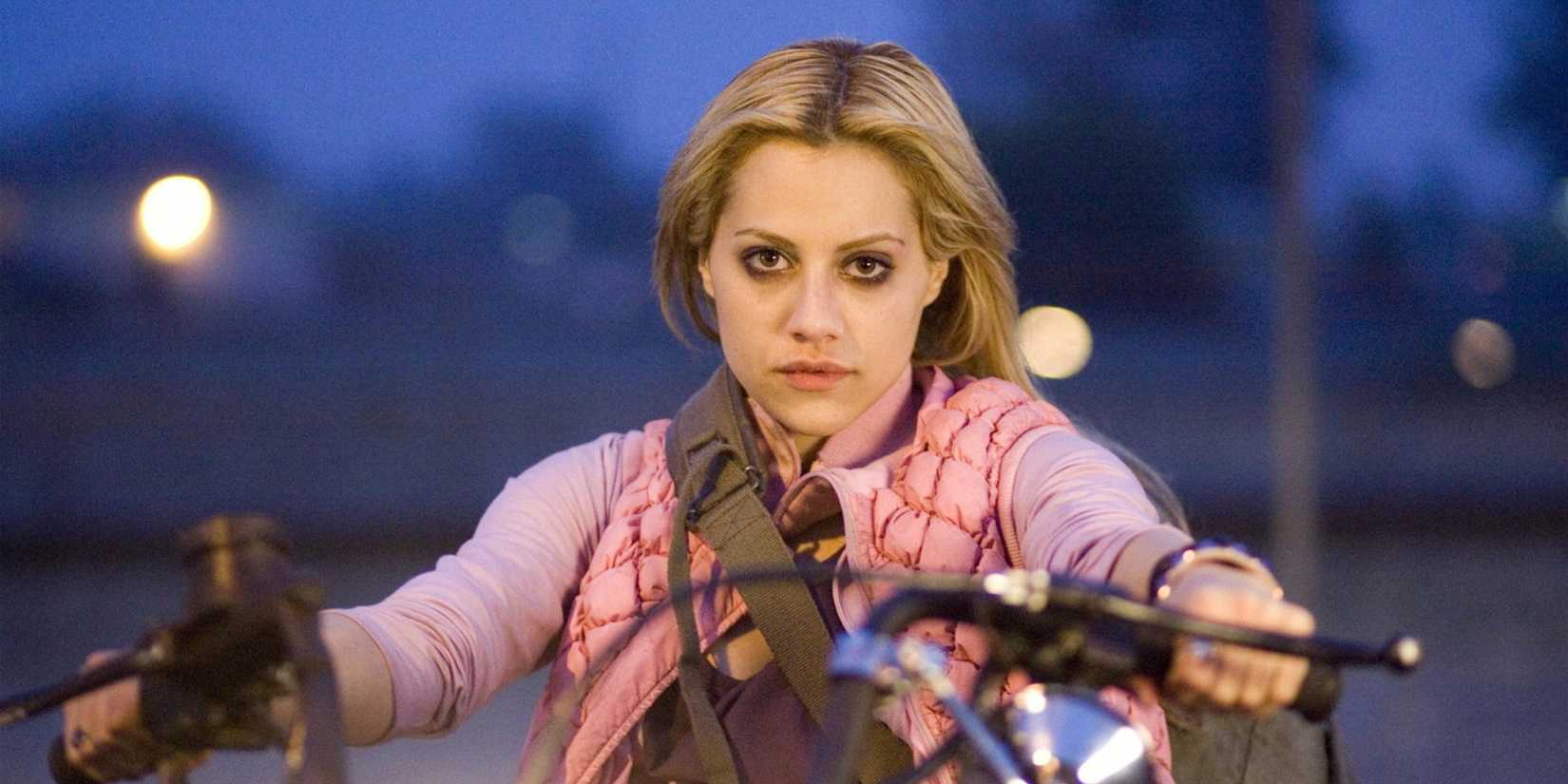 Brittany Murphy andando de moto em The Dead Girl