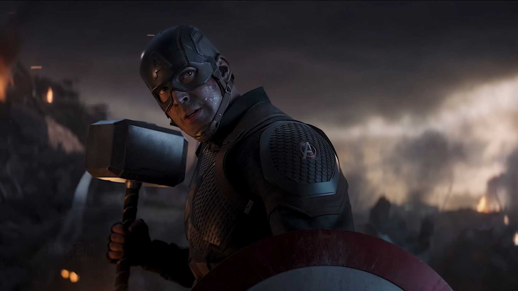 Capitão América empunha Mjölnir em Vingadores: Ultimato