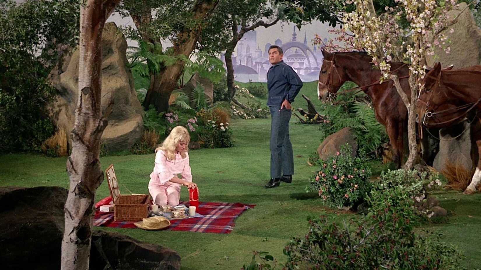 Capitão Pike, Vina e cavalo em Mojave em 'The Cage'