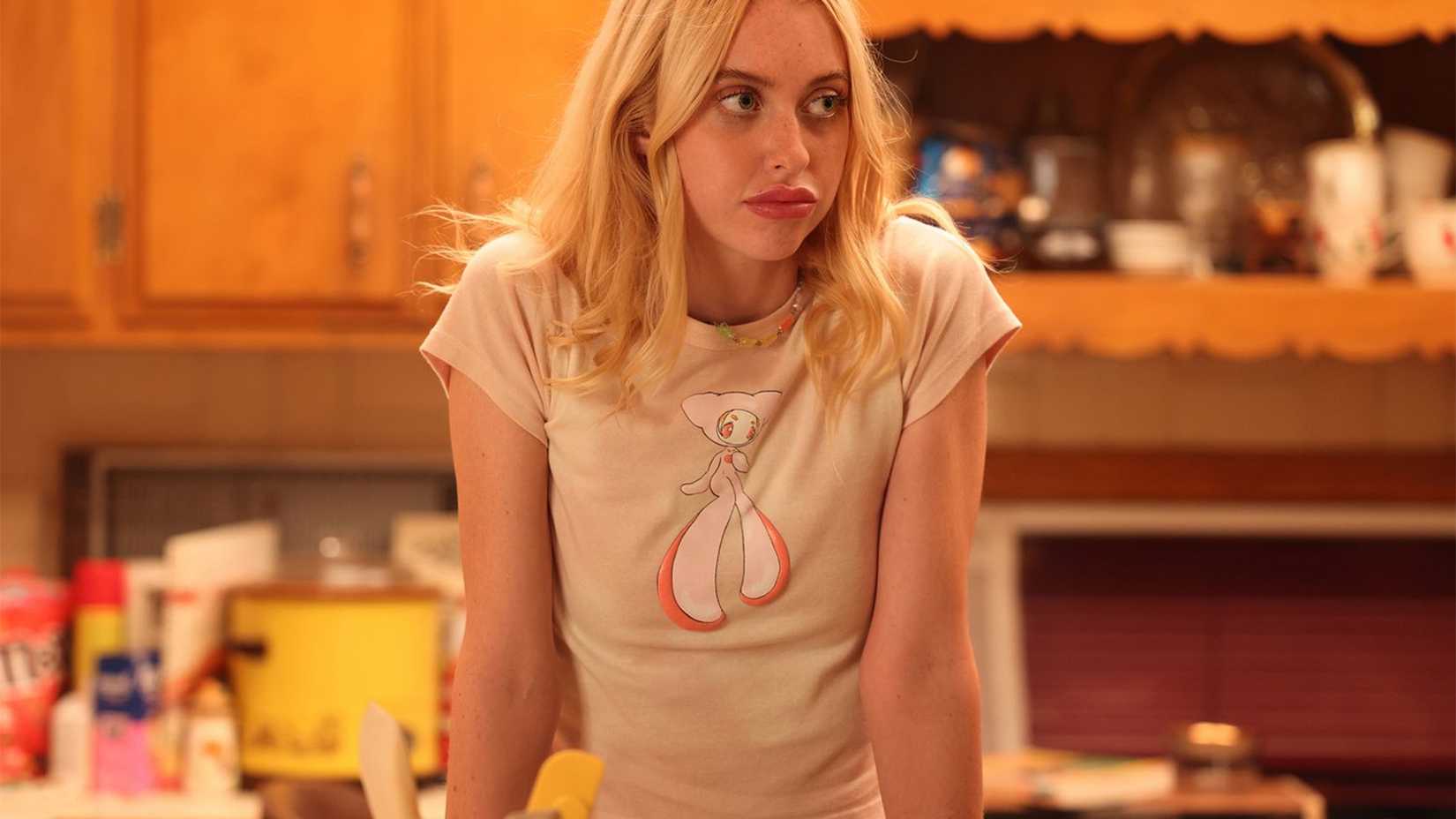Chloe Cherry como Faye em cozinha na segunda temporada de Euphoria