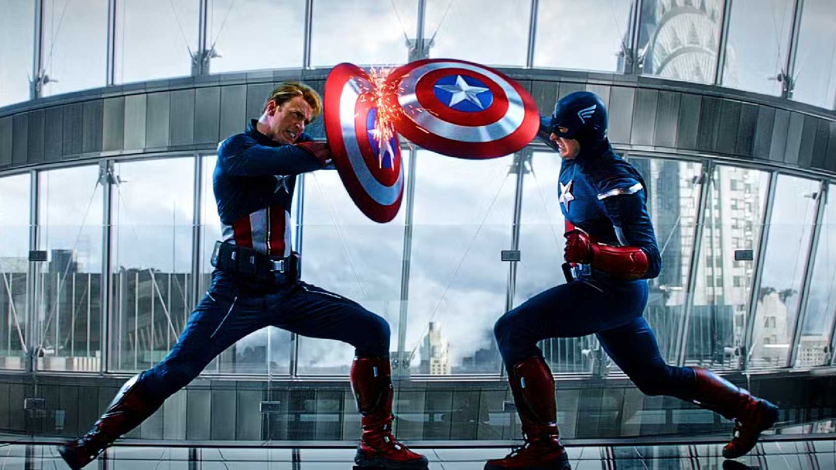 Steve Rogers luta contra uma variante do Capitão América durante o roubo do tempo em Vingadores: Ultimato