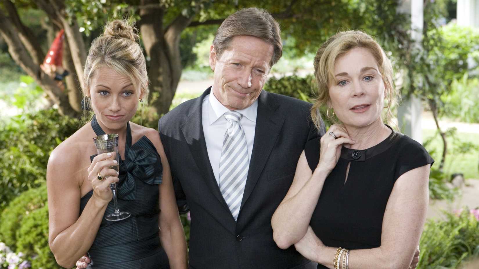 Christine Taylor, Peter Strauss, and Roxanne Hart in License to Wed