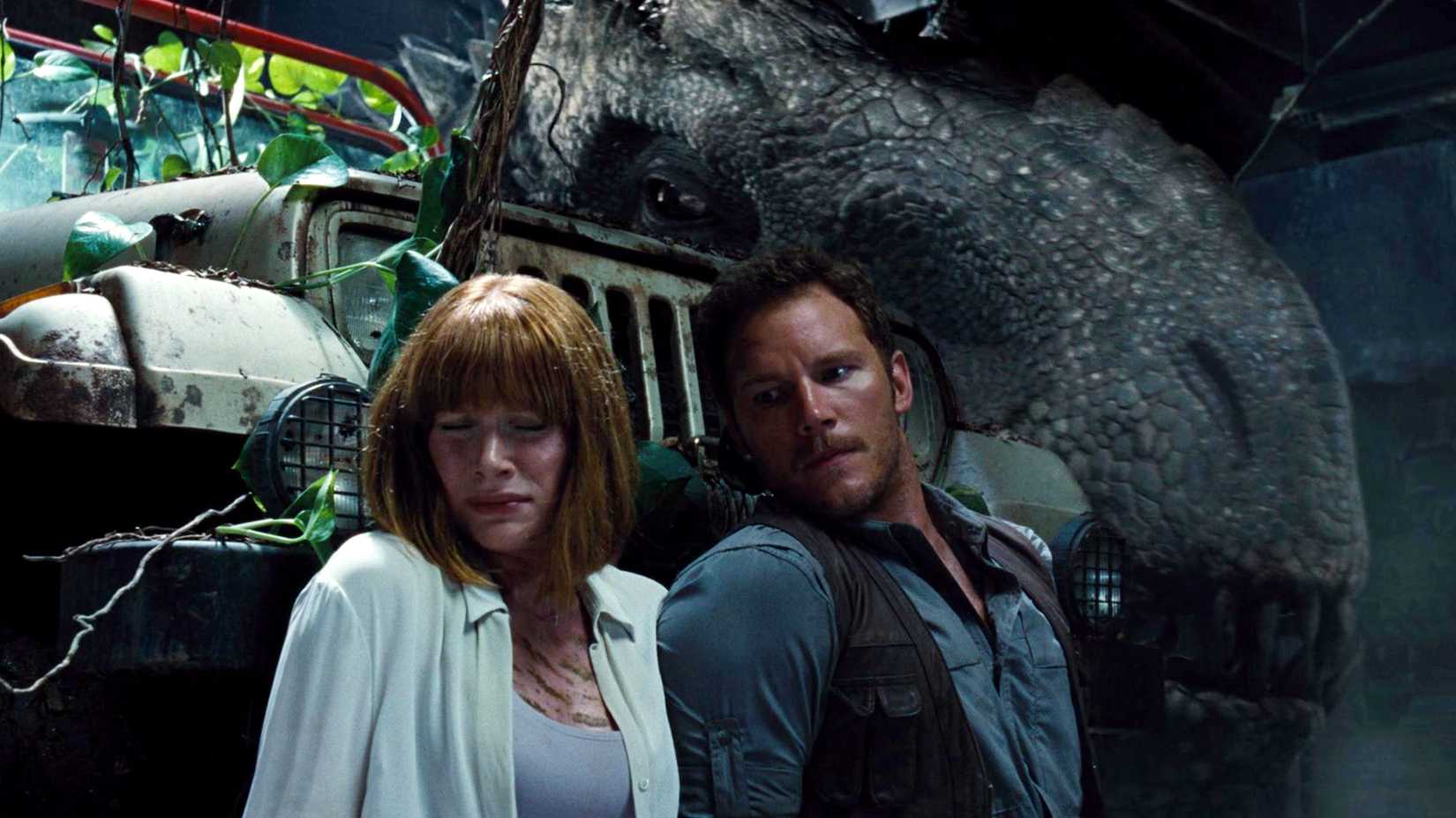 Claire and Owen hiding from the Indominus Rex in Jurassic World
