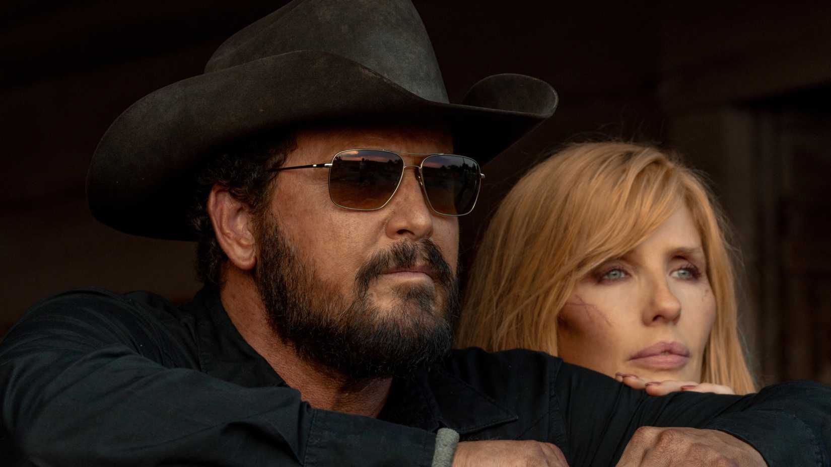 Cole Hauser e Kelly Reilly em Dutton Ranch