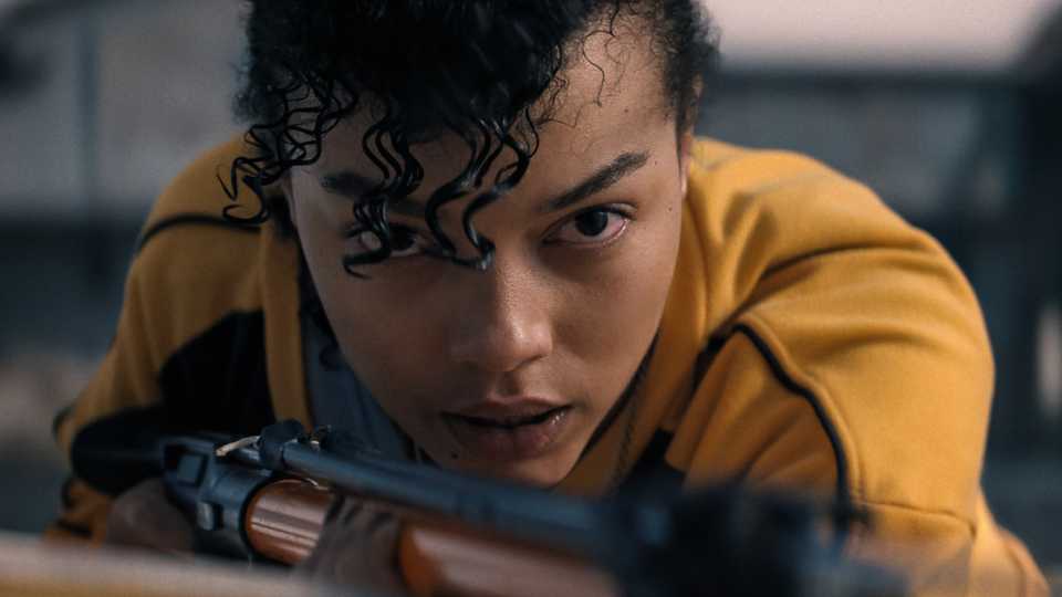 Dakota aiming a harpoon gun in Thrash